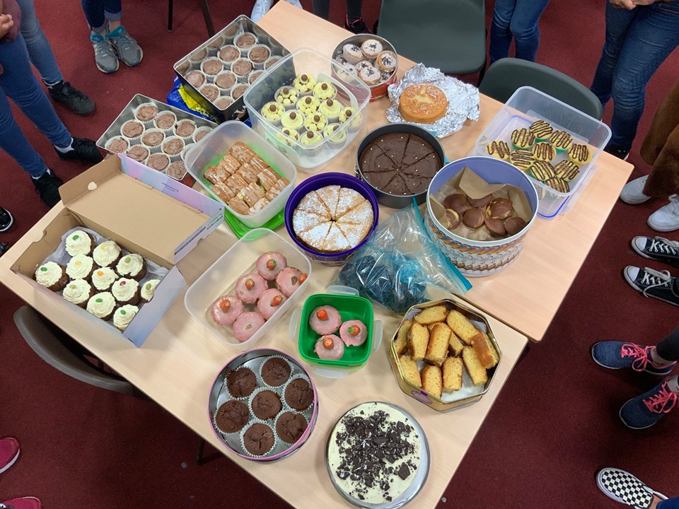 7J's fantastic cake donations Jeans for Genes Day
