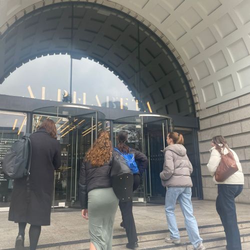 Y13BusinessStudiesSEIVisit90324
